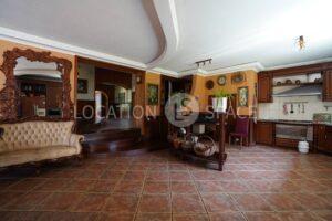 Будинок для зйомок. Буча