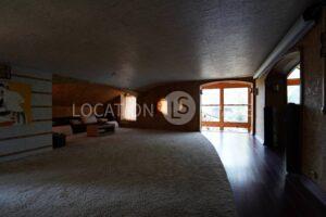 Будинок для зйомок. Буча