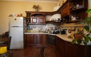 Будинок для зйомок. Осокорки